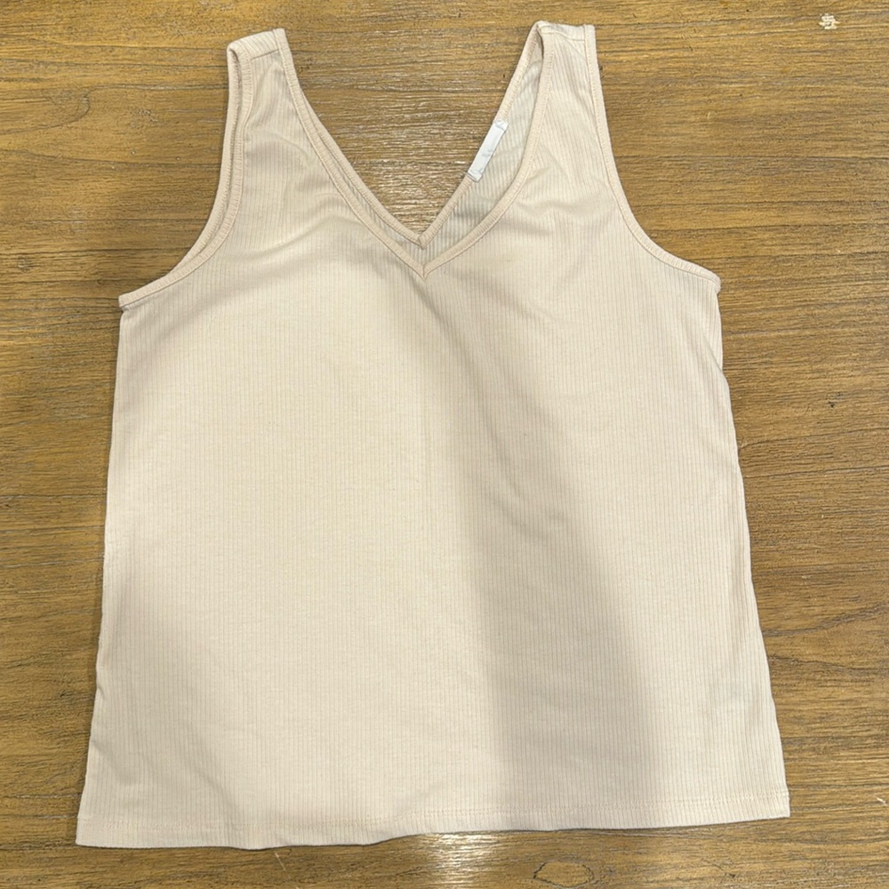 Carly Jean Los Angeles favorite ribbed v-neck tank, size L